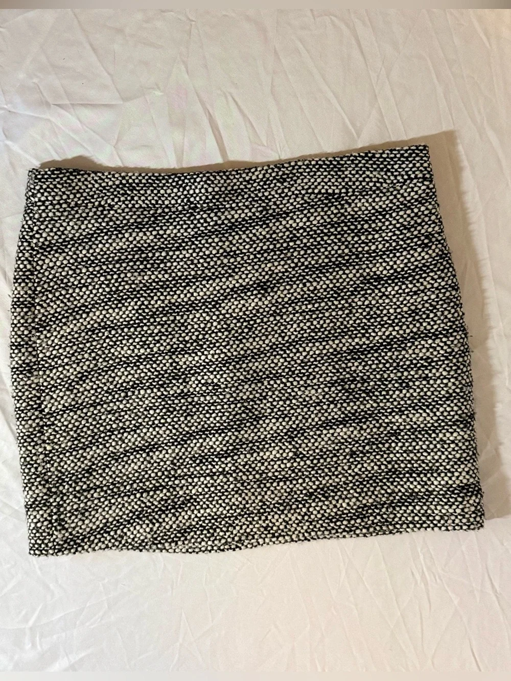 J. Crew Black and White Tweed Mini Skirt 55%Acrylic 38%Wool 7%Other Size 8 (X22)